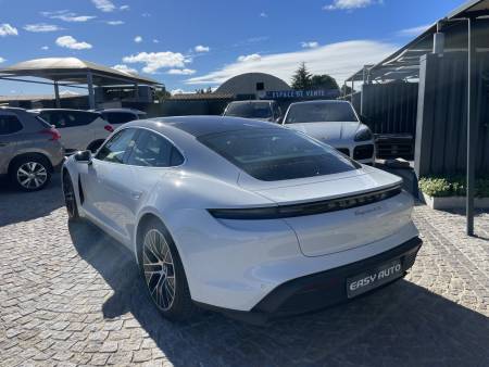 Porsche Taycan 4S 571 ch avec batterie performance plus