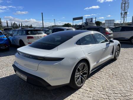 Porsche Taycan 4S 571 ch avec batterie performance plus